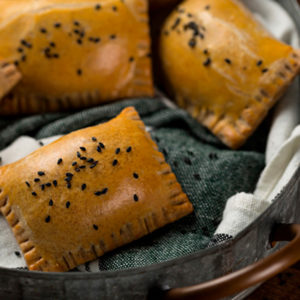 Pastel integral de frango ao curry
