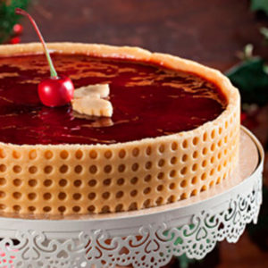 Torta de ovos moles com amêndoas e cereja